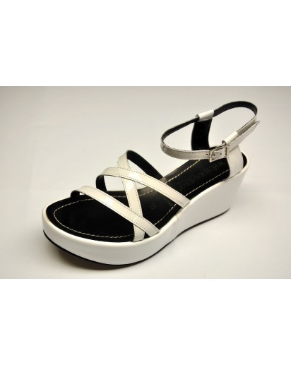 SANDALO VERNICE BIANCA PLATO`50