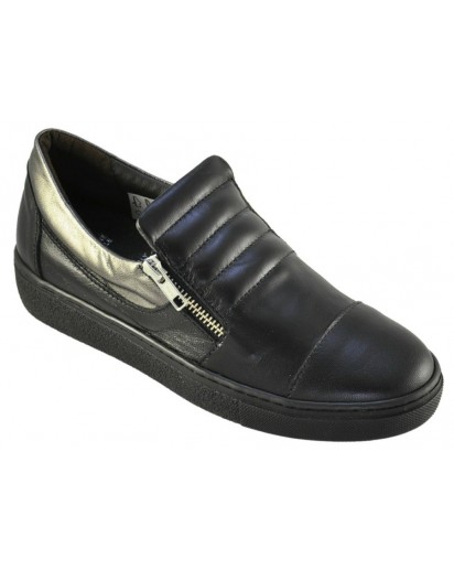 SNEAKER A PANTOFOLA PELLE NERA CON CERN.